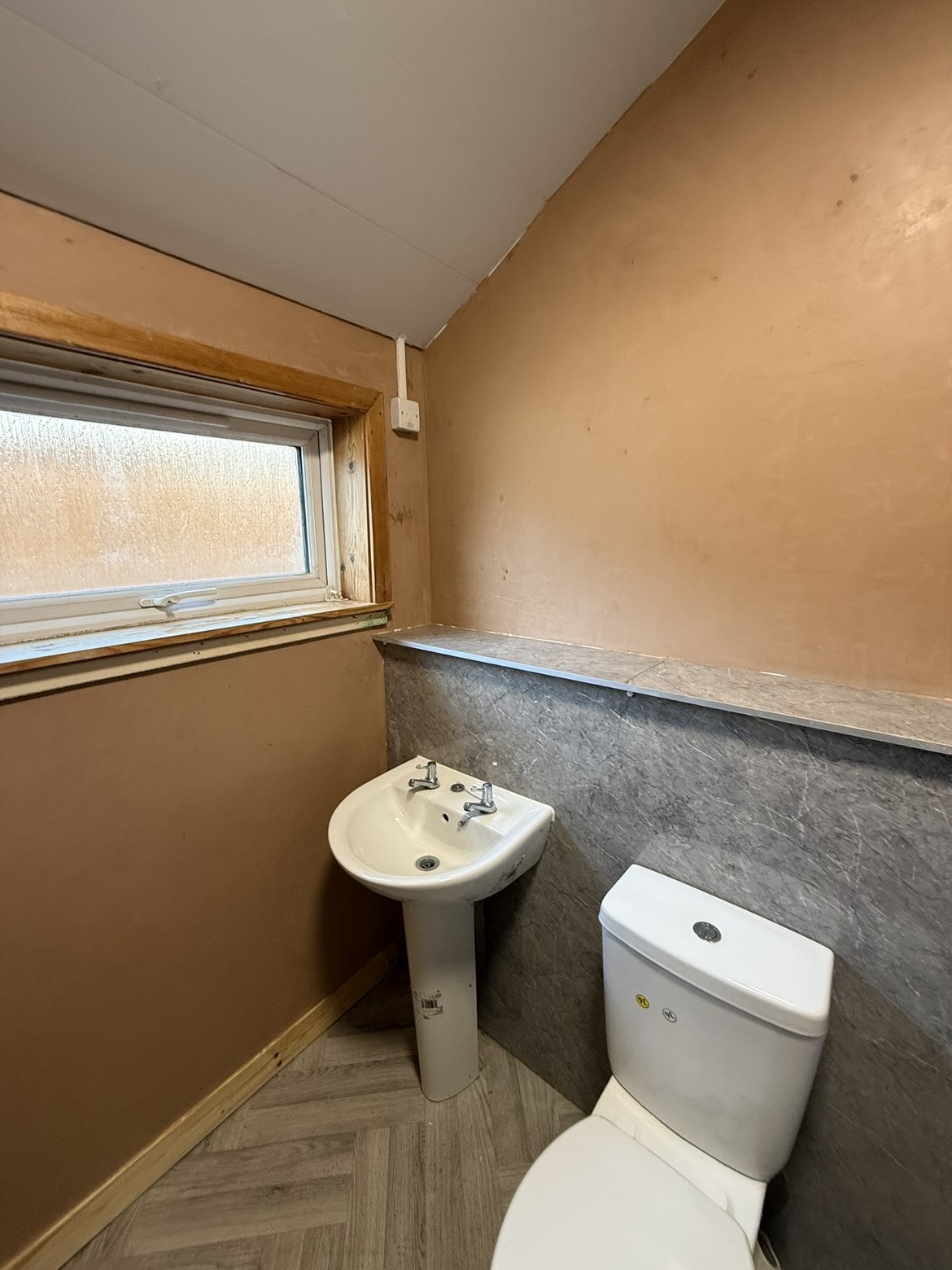 WC plaster & wet wall finish